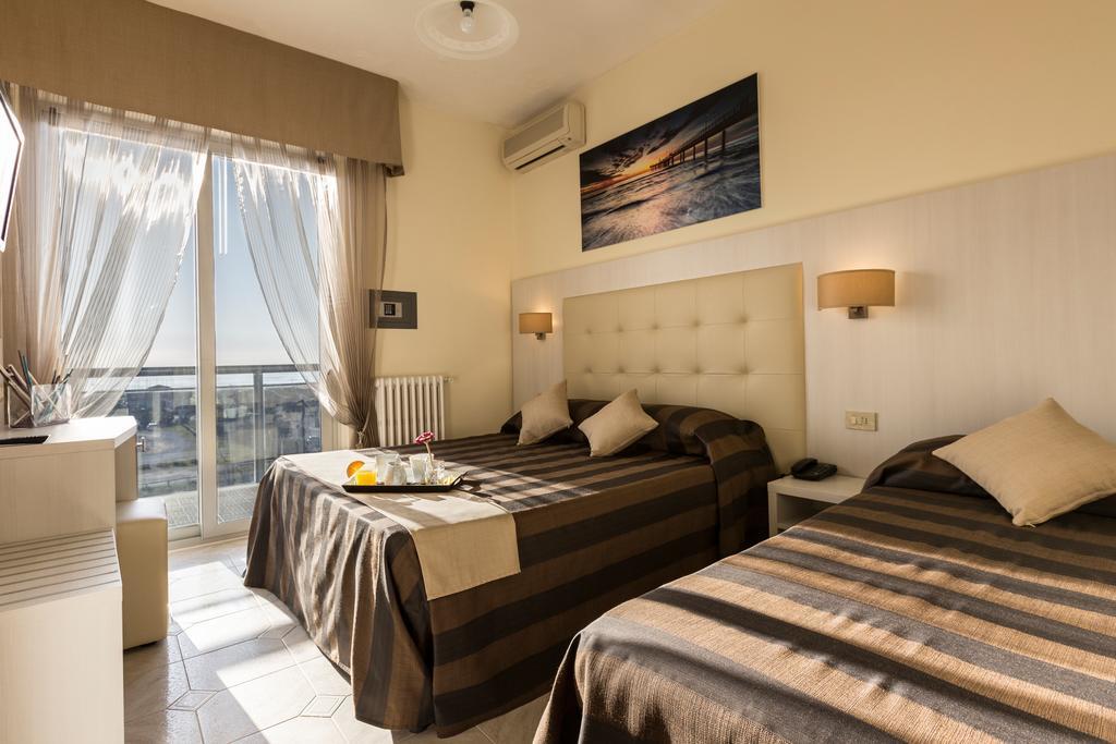 Hotel King Marina di Pietrasanta Zimmer foto